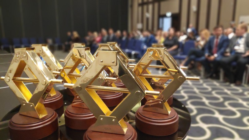 В Уфе предприниматели получили «Золотые домкраты» от премии «Бизнес-Успех»